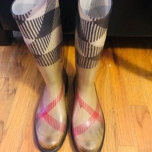 Burberry rainboots